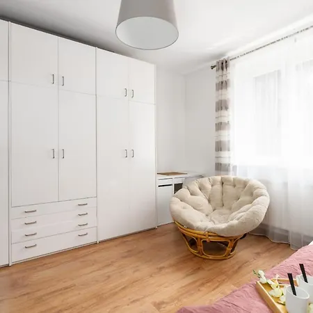 Apartment Spacious Family Promienista 1,5 Km To Hala Arena By Renters